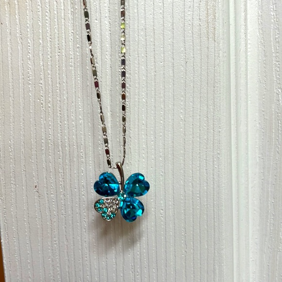 NIB four leaf clover pendant for good luck - Picture 2 of 7